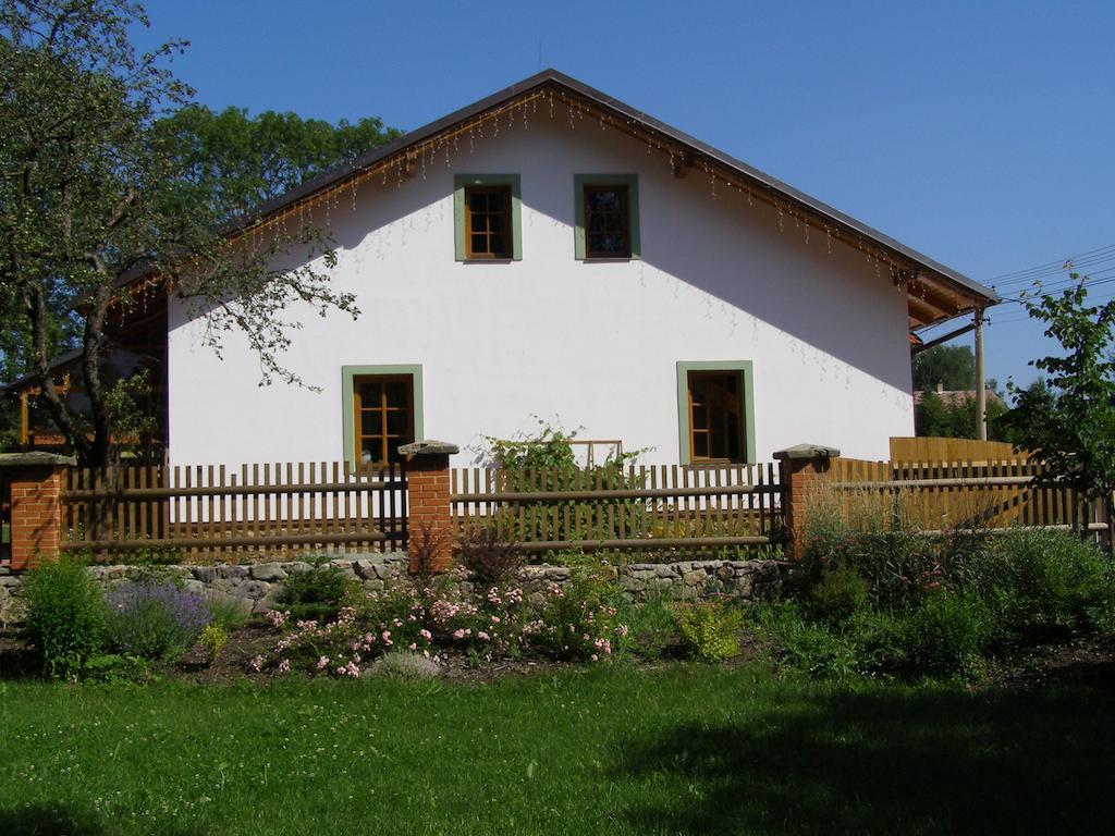 Hotel Na Statku Mirosov Mirosov  Exterior photo