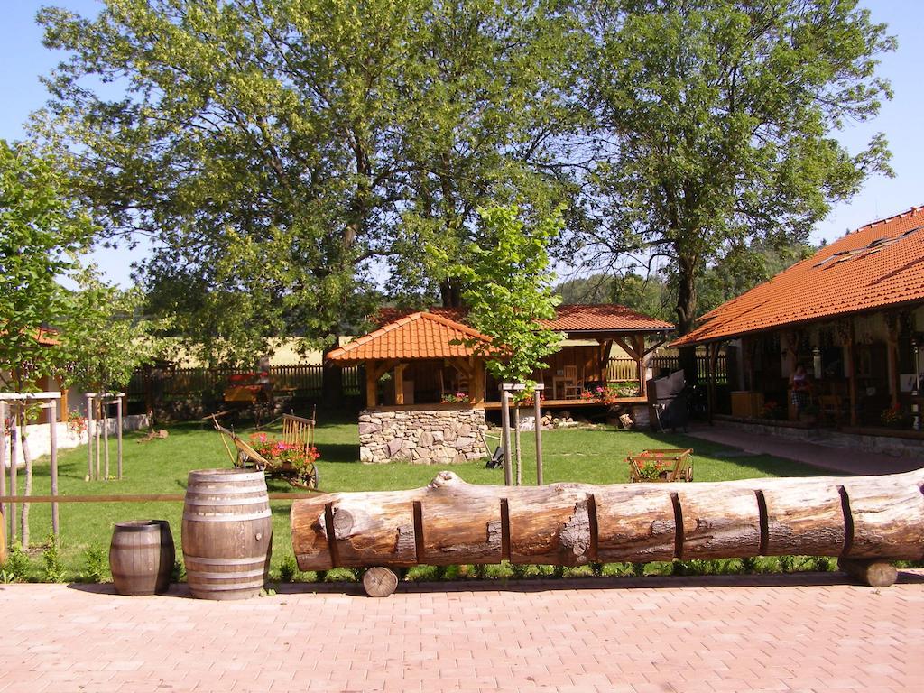 Hotel Na Statku Mirosov Mirosov  Exterior photo