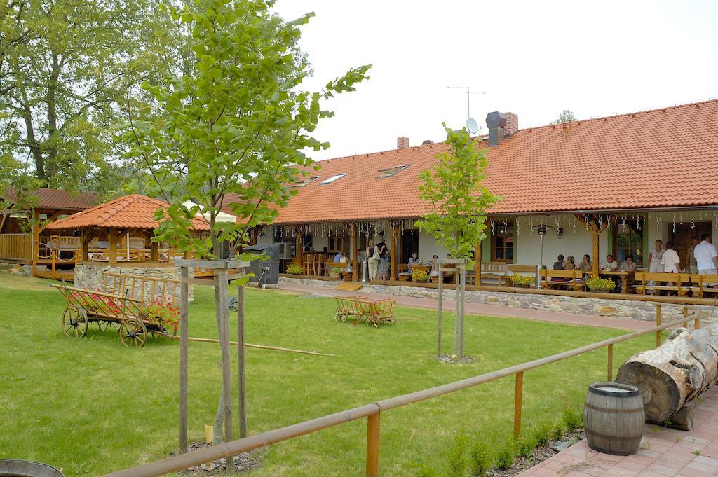 Hotel Na Statku Mirosov Mirosov  Exterior photo